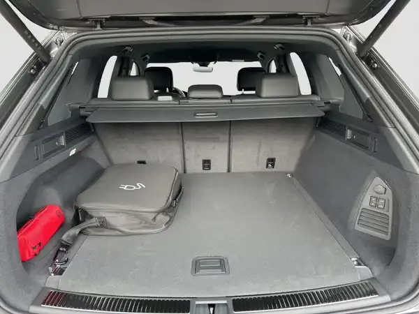 VW Touareg R 3.0 TSI (13/16)