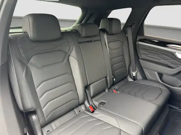 VW Touareg R 3.0 TSI (15/16)