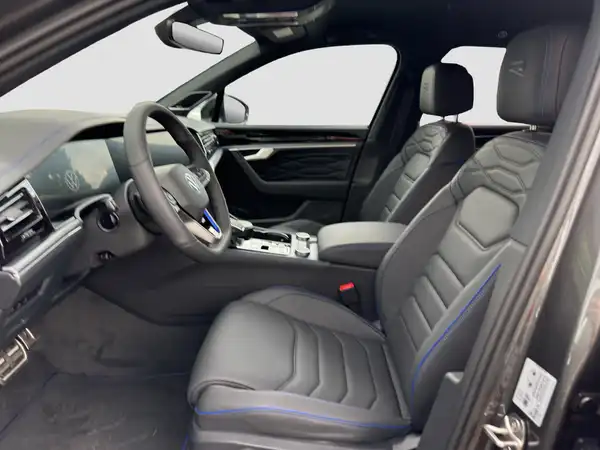 VW Touareg R 3.0 TSI (8/16)