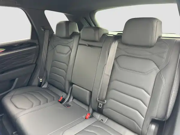 VW Touareg R 3.0 TSI (9/16)