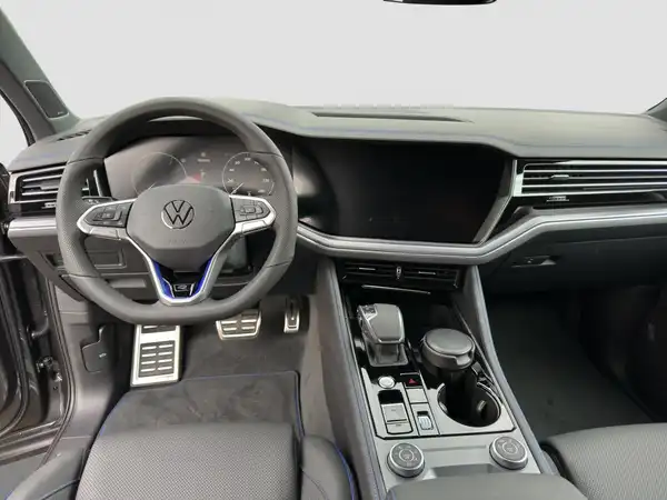 VW Touareg R 3.0 TSI (10/16)
