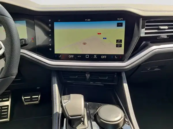 VW Touareg R 3.0 eTSI (12/16)
