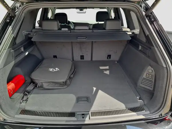 VW Touareg R 3.0 eTSI (13/16)