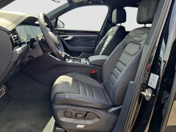 VW Touareg R 3.0 eTSI (8/16)