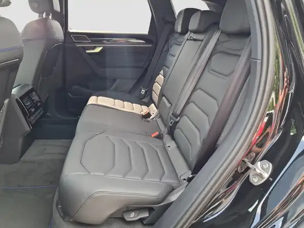 VW Touareg R 3.0 eTSI (9/16)