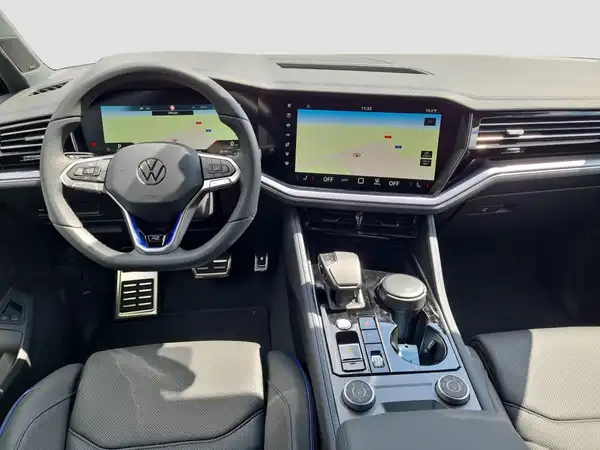 VW Touareg R 3.0 eTSI (10/16)
