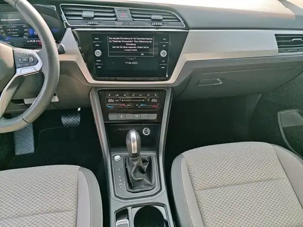VW Touran Comfortline 1.5 TSI 7Sitz Navi Winter Kamera (12/16)