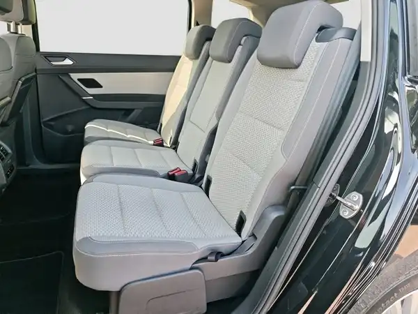 VW Touran Comfortline 1.5 TSI 7Sitz Navi Winter Kamera (9/16)