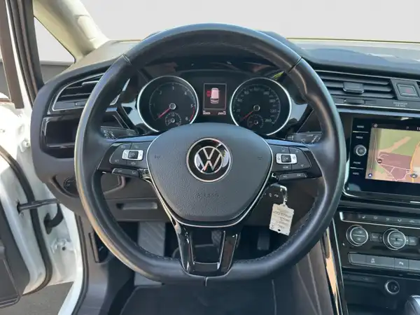 VW Touran Highline 2.0 TDI Assist+ App Navi Spiegel+ (11/16)