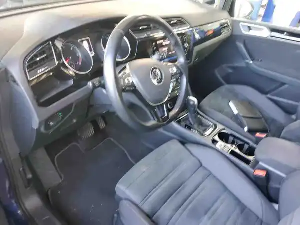 VW Touran 2.0 TDI Business ACC AHK LED Navi (4/4)