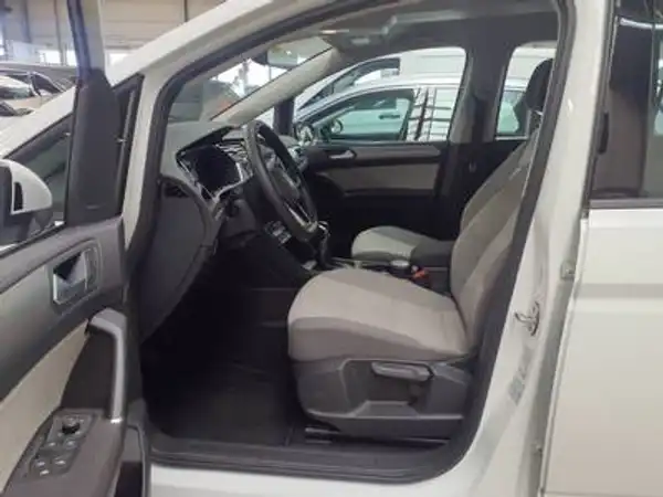 VW Touran Comfortline 1.5 TSI 7Sitz App Navi Allwetter (4/5)