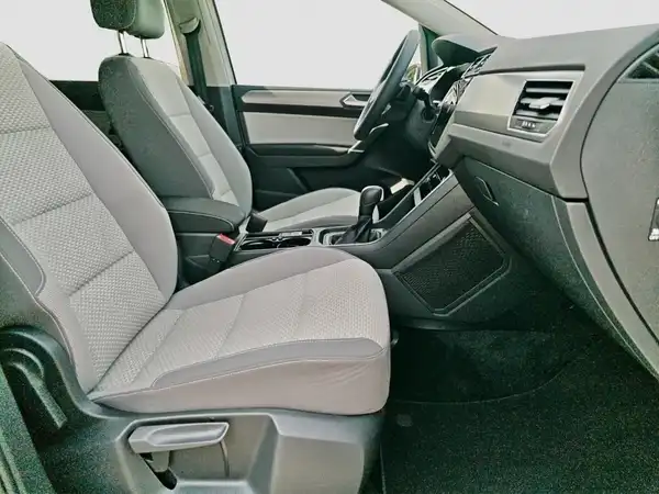 VW Touran Comfortline 1.5 TSI 7Sitz Kamera Navi Winter App (14/16)