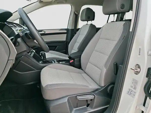 VW Touran Comfortline 1.5 TSI 7Sitz Kamera Navi Winter App (8/16)