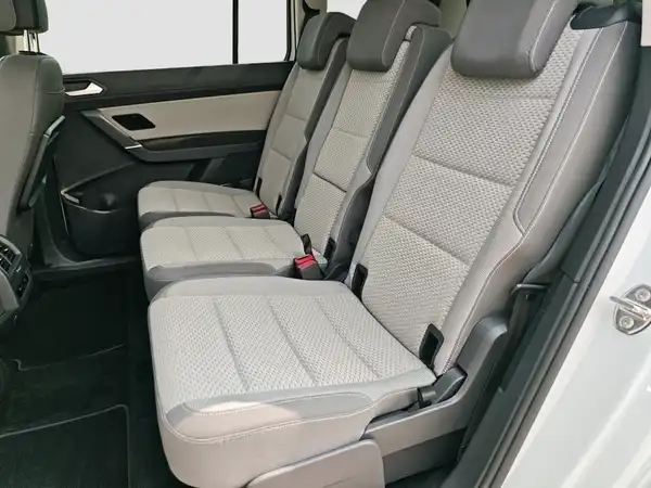 VW Touran Comfortline 1.5 TSI 7Sitz Kamera Navi Winter App (9/16)