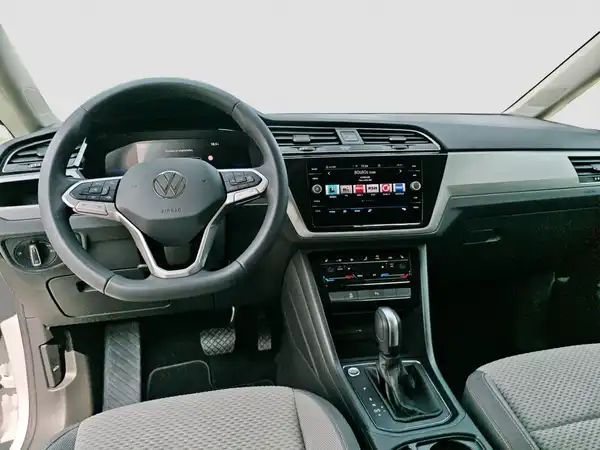 VW Touran Comfortline 1.5 TSI 7Sitz Kamera Navi Winter App (10/16)
