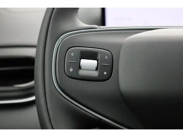 XPENG G9 RWD Long Range 2025 (28/30)