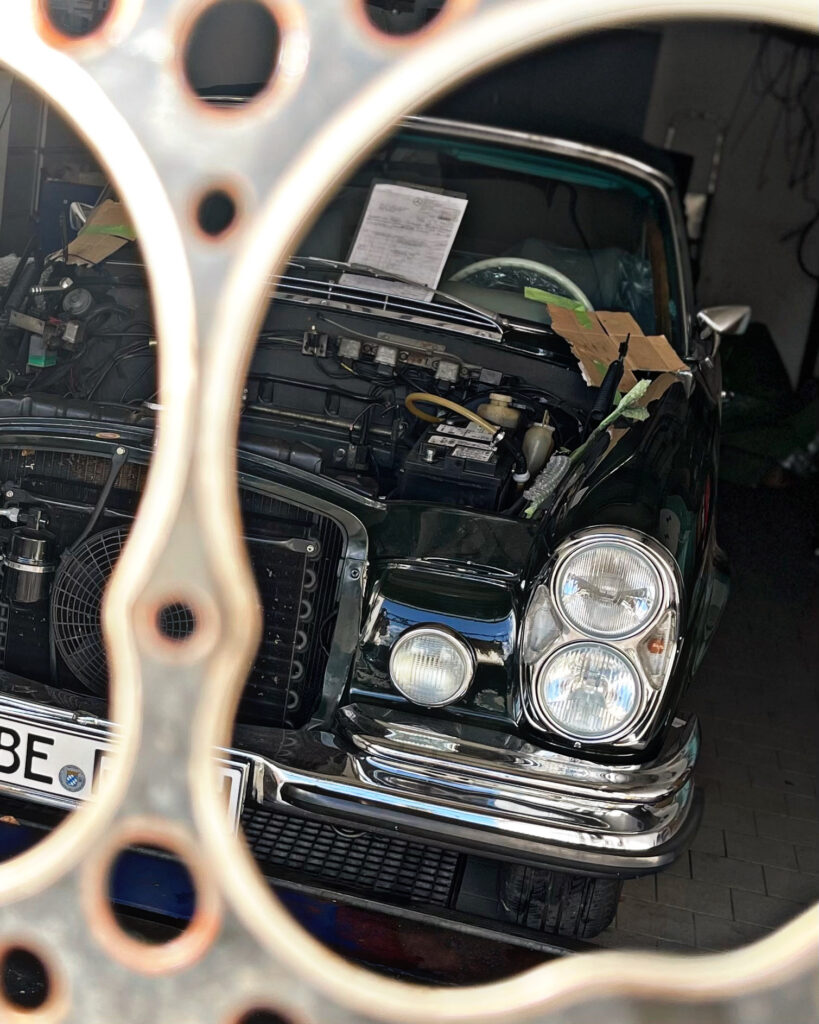 Mercedes-Benz Oldtimer in der Werkstatt