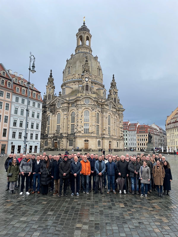 Gruppe der Vertreter von Mercedes-Benz Truck Service Betrieben in Deutschland in Dresden