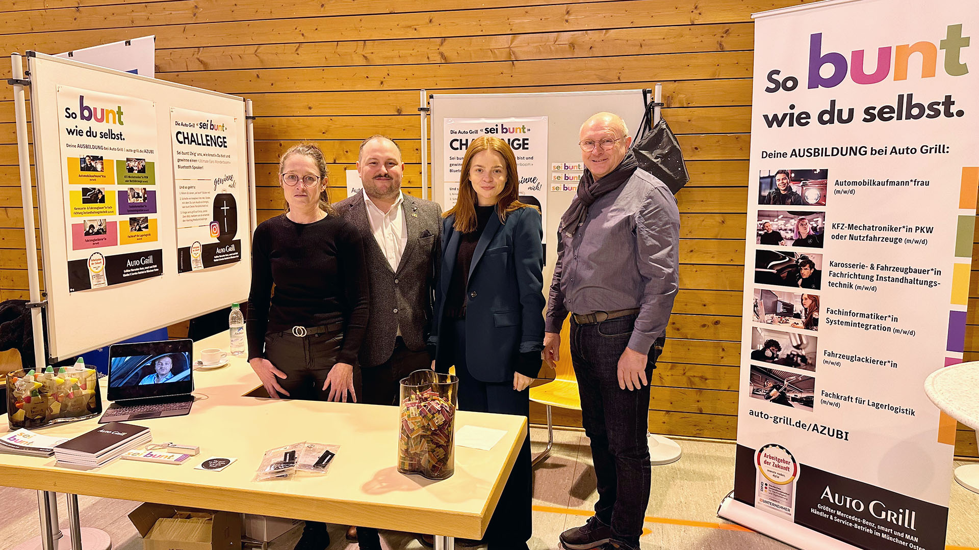 Auto Grill Mitarbeiter auf dem Messestand der Azubi-Messe in Oberding