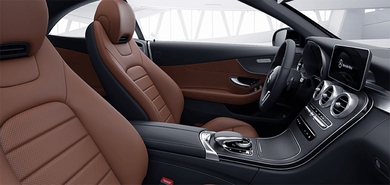 Cognac-farbener Mercedes-Benz C220d 4MATIC Cabrio Innenraum