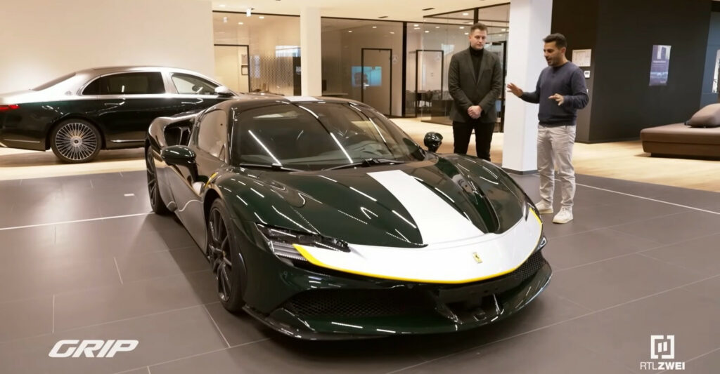 Hamid Mossadegh von GRIP das Motormagazin bei Auto Grill mit dem Ferrari SF90 Spider